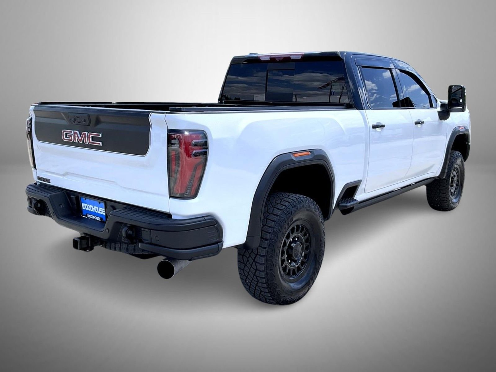 Used 2024 White GMC AT4X image 5
