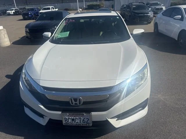 Used 2018  Honda EX image 3