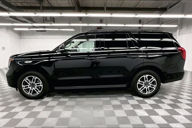 Used 2025 Agate Black Metallic Ford Active image 15
