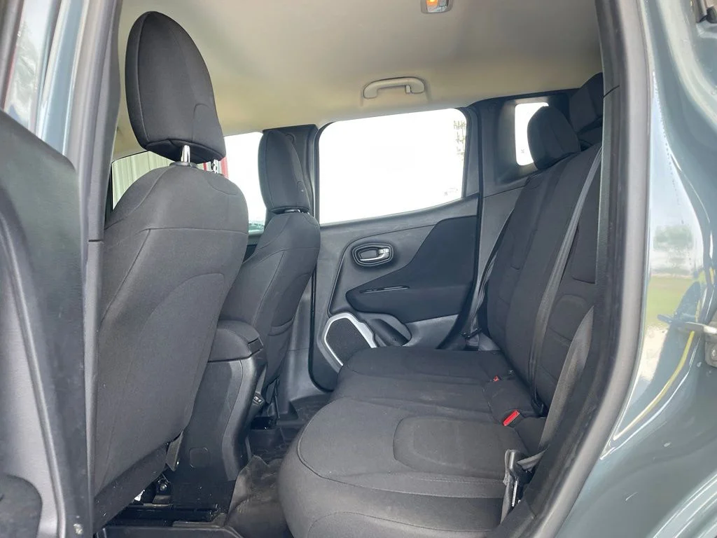 Used 2018 Gray Jeep Latitude image 16