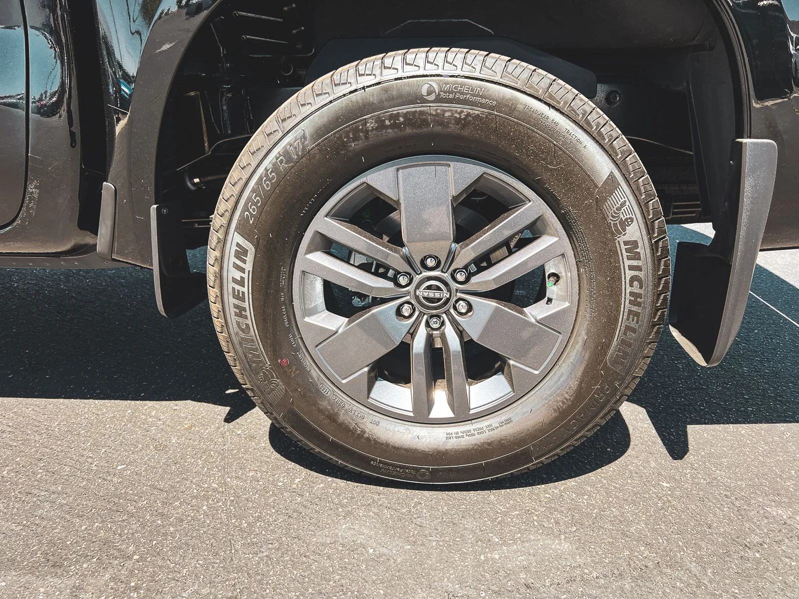 2025 Nissan Frontier SV - Photo 11