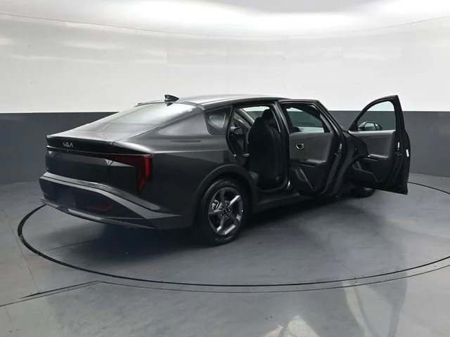 2025 Kia K4 LXS - Photo 35