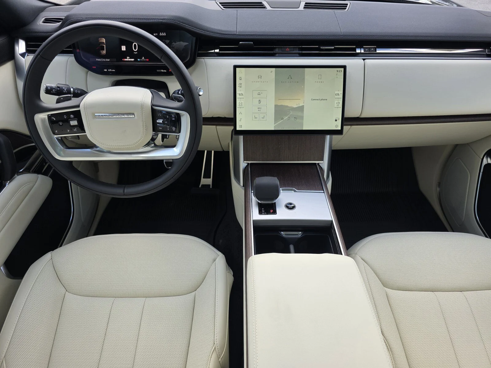 New 2026 Santorini Black Metallic Land Rover P400 SE image 4