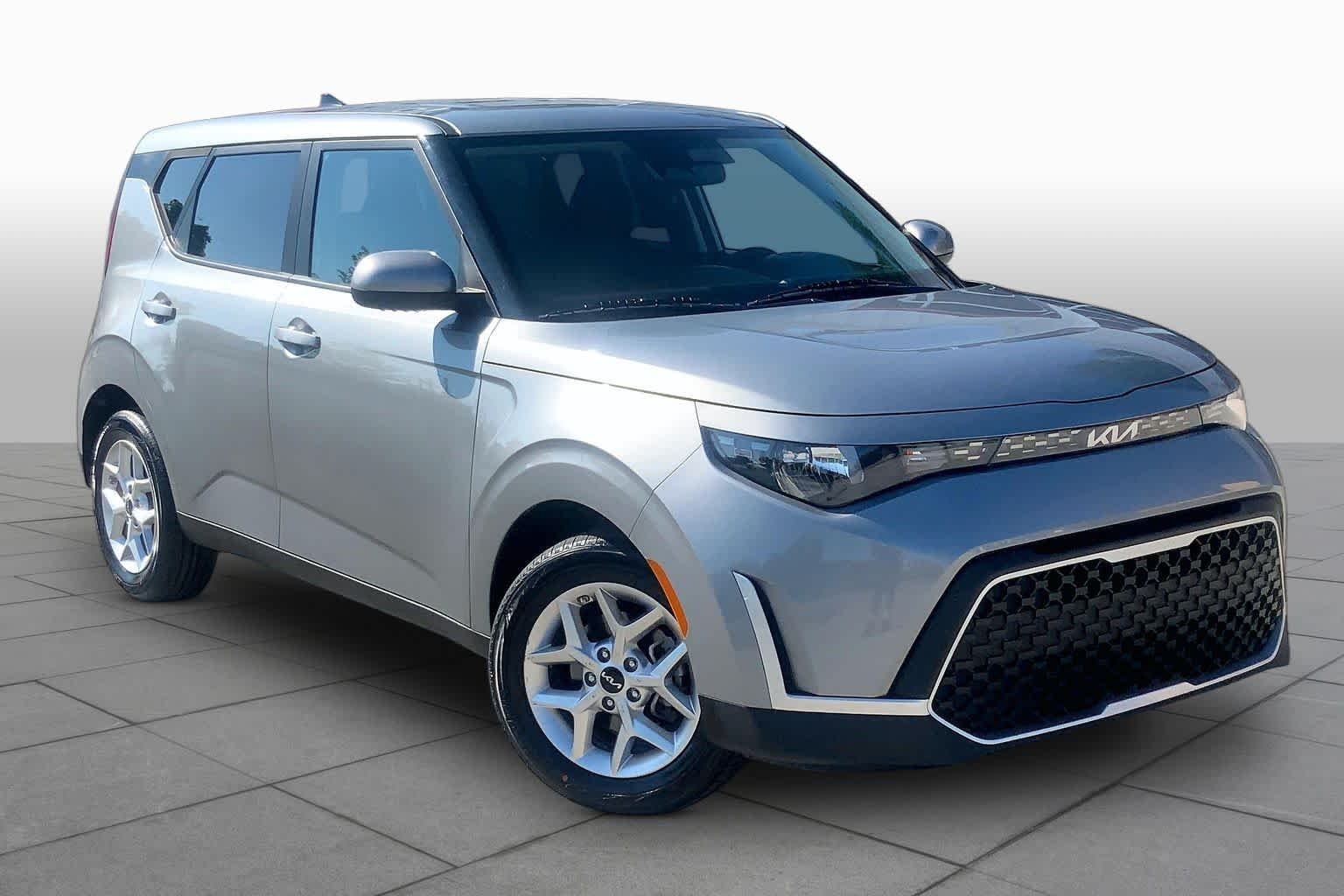 Certified Used 2024 Steel Gray Kia LX image 3