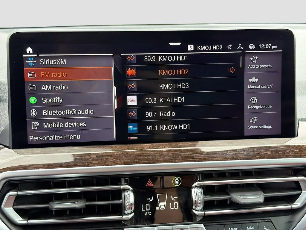 Used 2023  BMW xDrive30i image 17