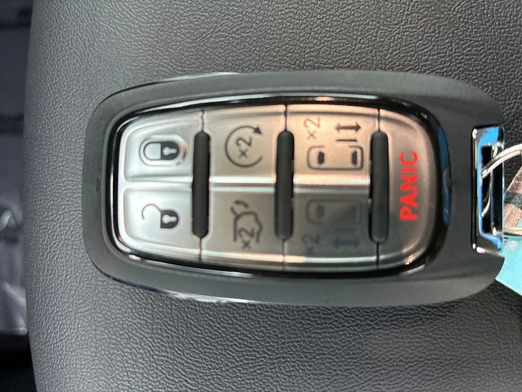 New 2026 Red Hot Pearl-Coat Exterior Paint Chrysler Select image 28
