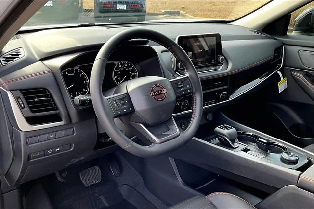 New 2026 Everest White Pearl TriCoat Nissan Rock Creek® image 5