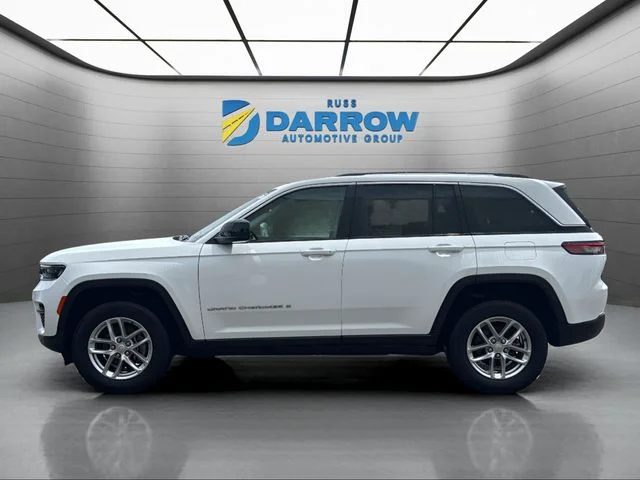 Used 2023 White Jeep Laredo image 2