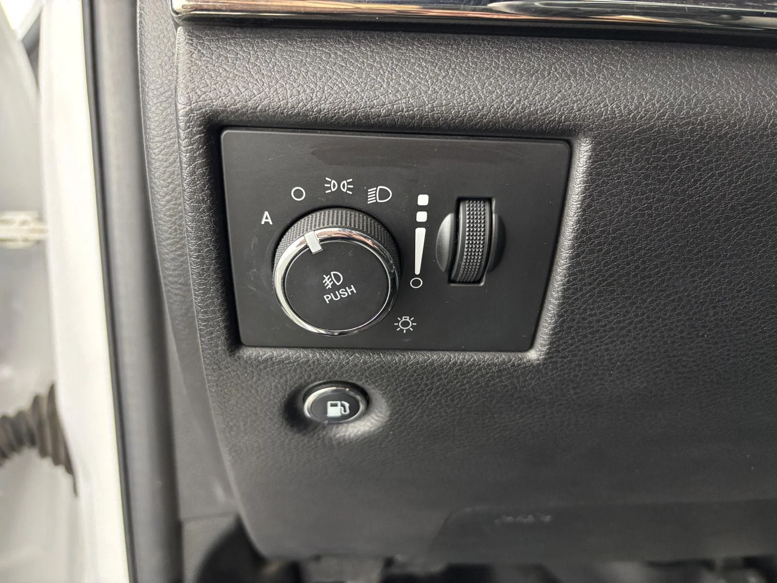 Used 2018 Bright White Clearcoat Jeep High Altitude image 30