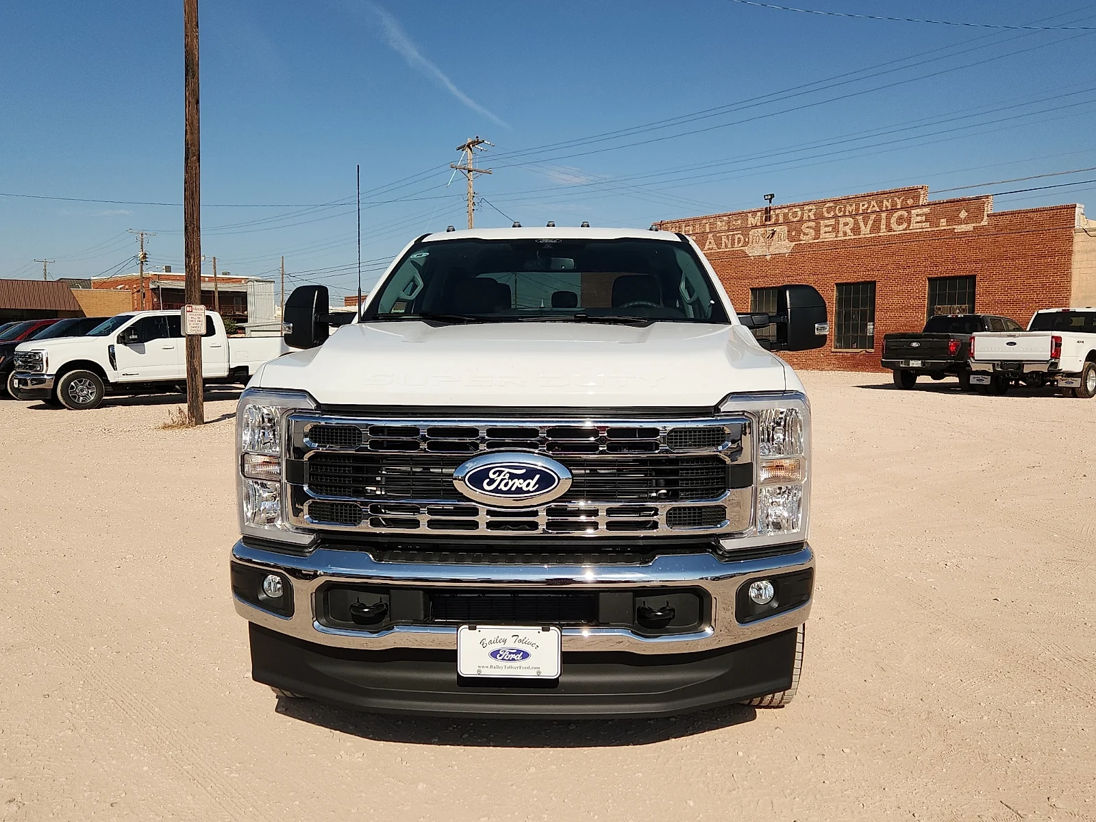 New 2027 Oxford White Ford XLT image 2