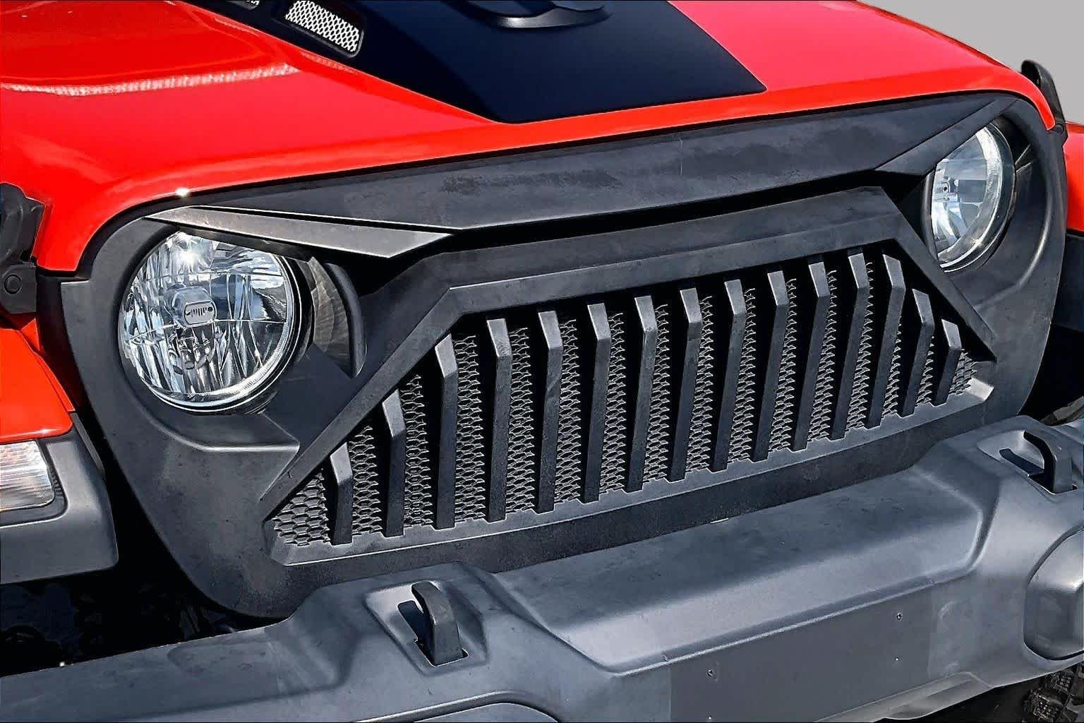 Used 2019 Punkn Metallic Clear Coat Jeep Sahara image 29