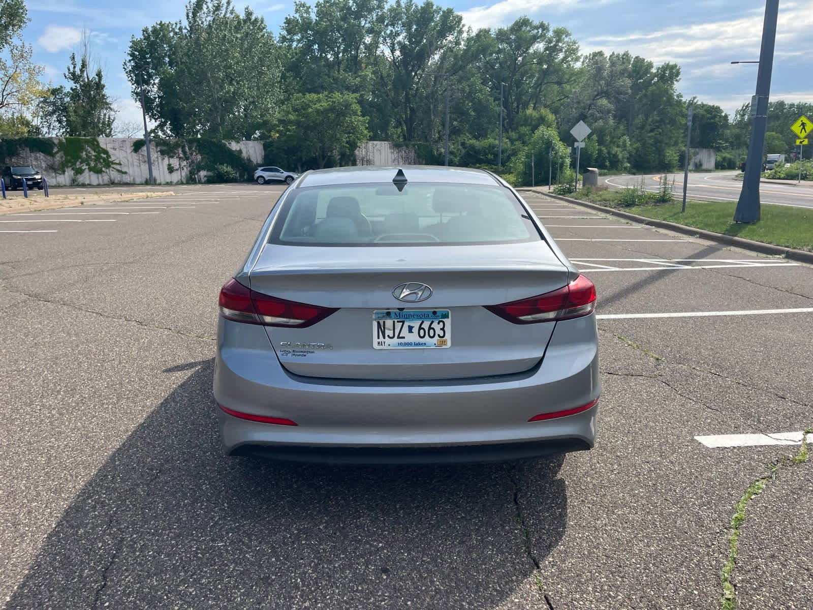 Used 2017 Shale Gray Metallic Hyundai SE image 5