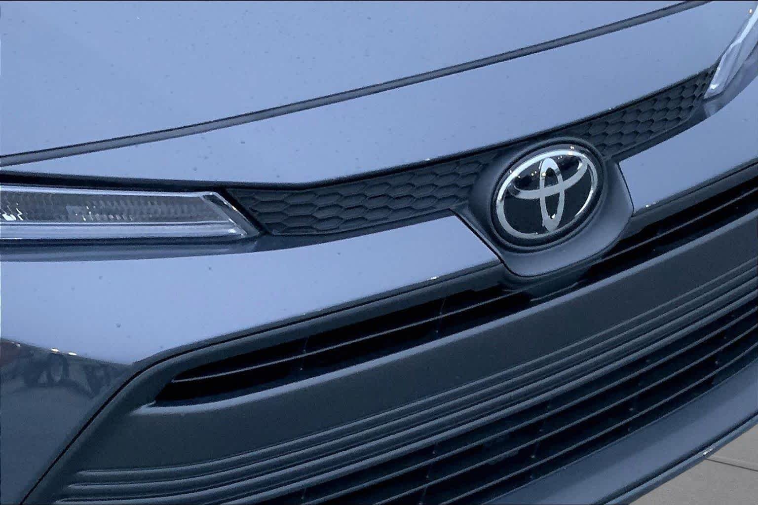Used 2025 Underground Toyota LE image 29
