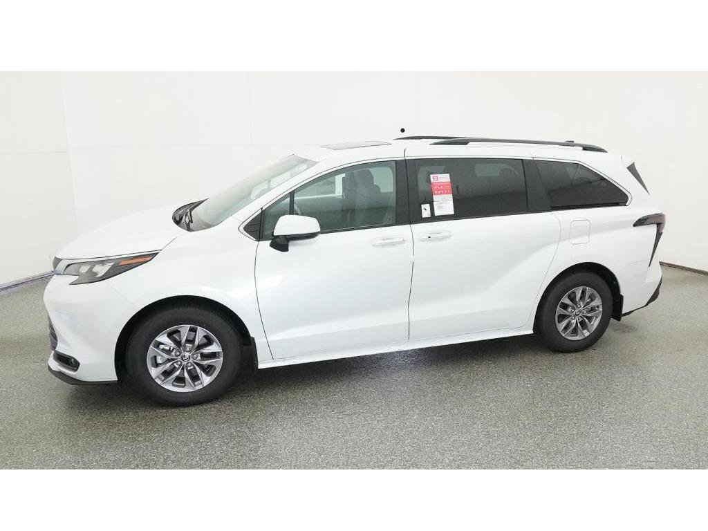New 2026 Wind Chill Pearl Toyota XLE image 2