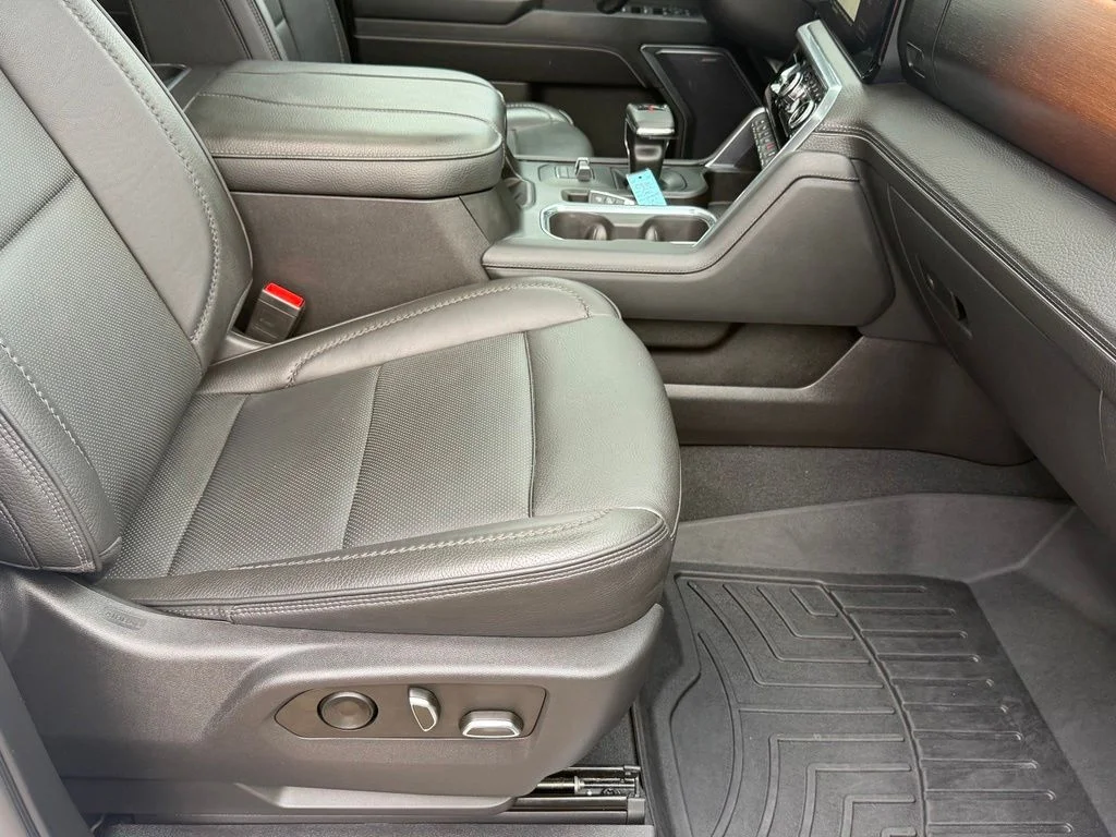 Used 2023 White GMC Denali image 60