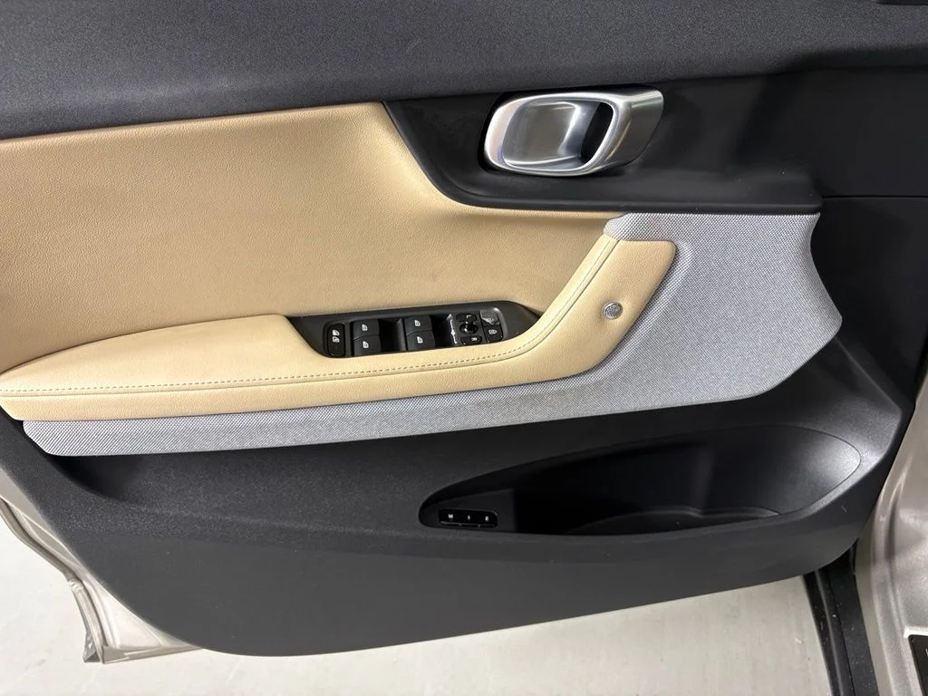 Used 2022 Gold Polestar Long Range Dual Motor image 14