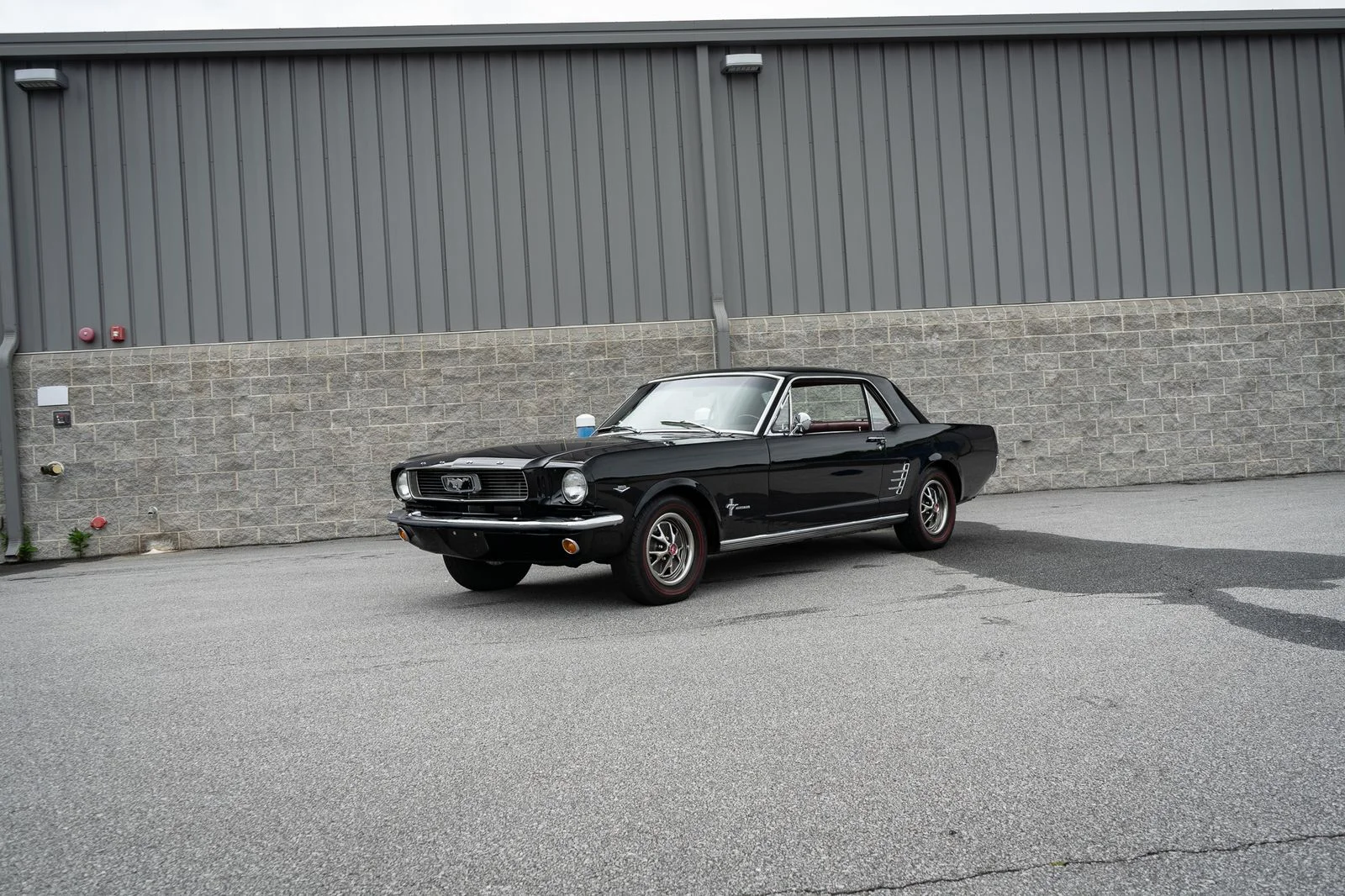 Used 1966 Black Ford  image 1