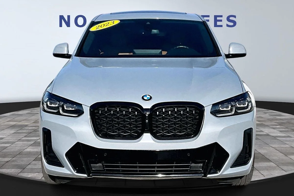 Used 2023 Gray BMW xDrive30i image 2
