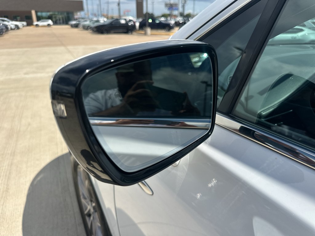 Used 2023 Summit White Buick Essence image 8