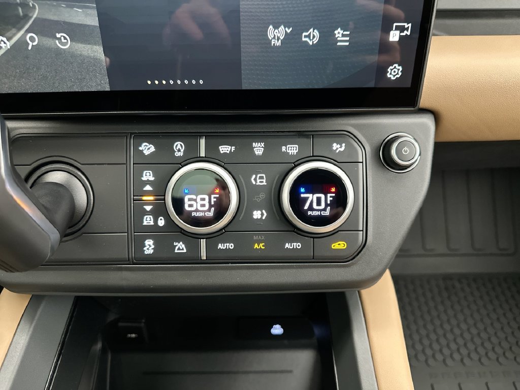 New 2026 Fuji White Land Rover X-Dynamic SE image 13