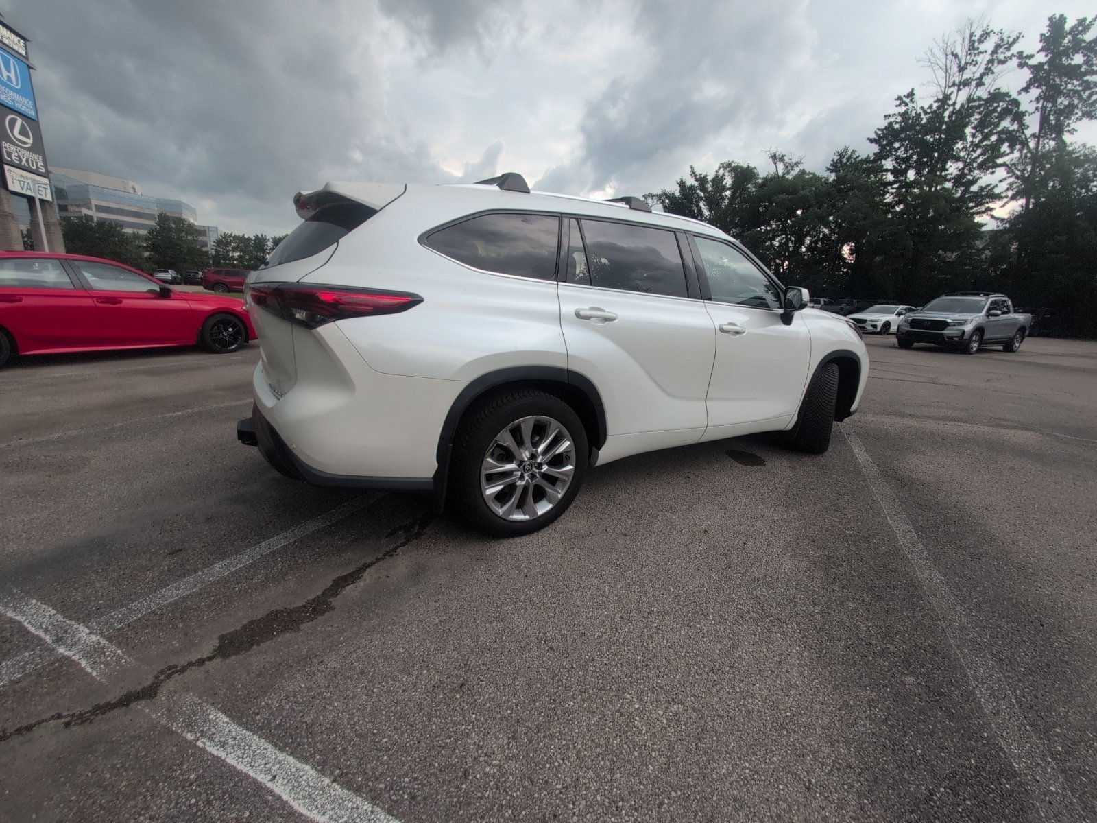 Used 2020 Blizzard Pearl Toyota Limited image 31