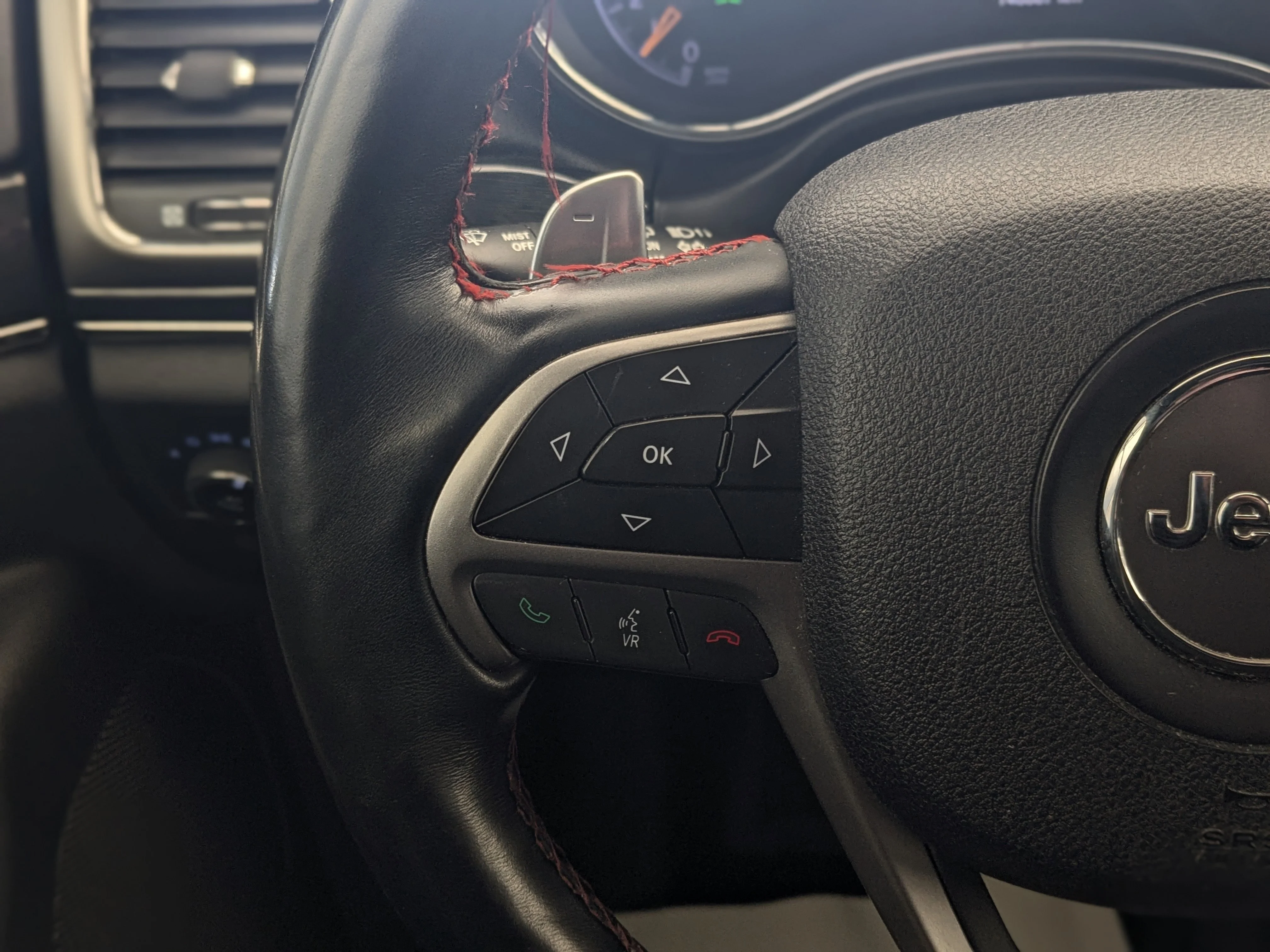 Used 2017 Red Jeep Trailhawk - - Power Sunroof - Uconnect 8.4 Nav - Quadra-Lift Air - 3.6L Pentastar V6 & More image 17