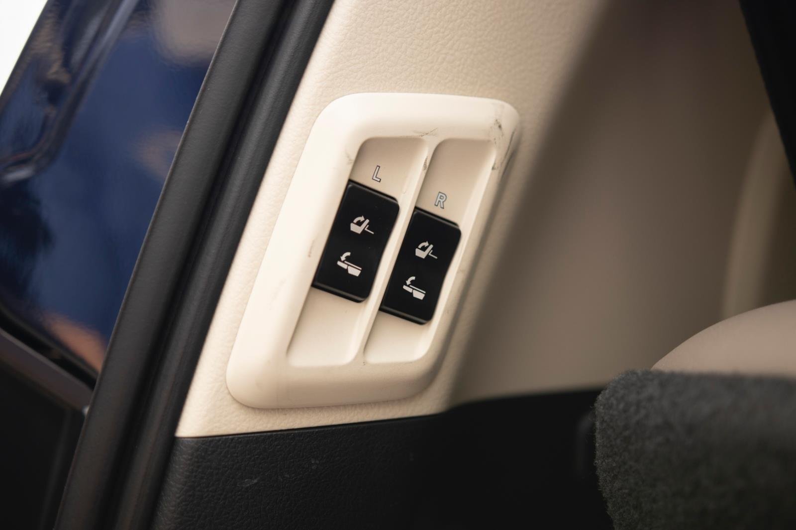 Used 2022 Blue Lexus GX 460 Premium image 24