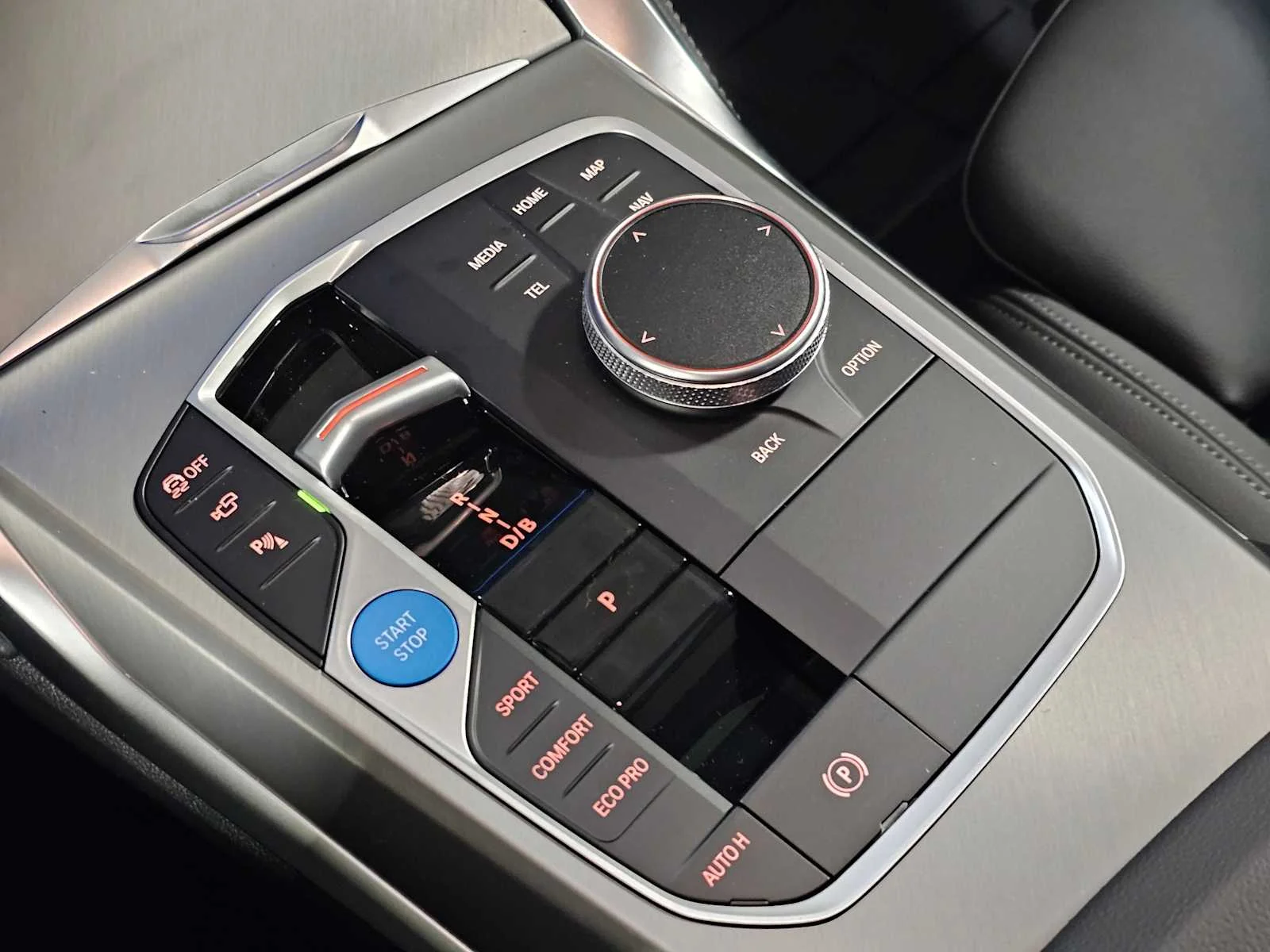 New 2026 Cape York Green Metallic BMW xDrive40 image 21