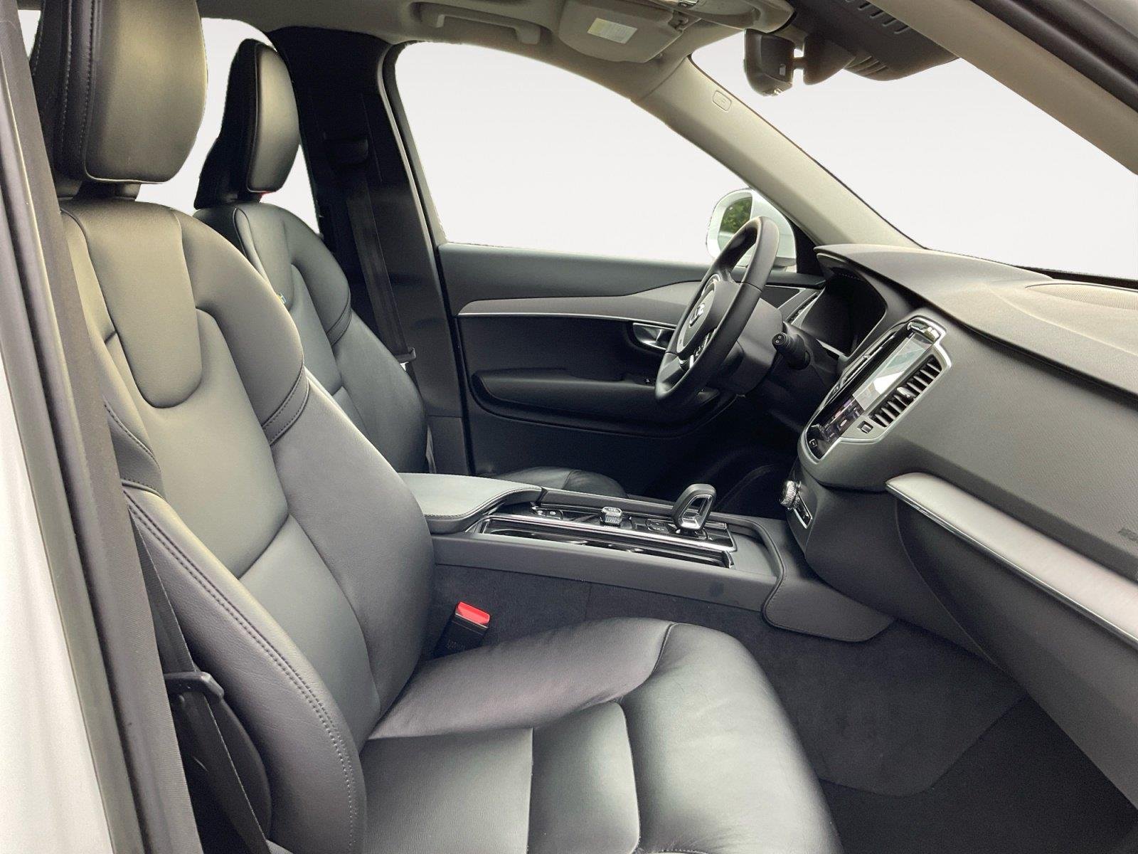 Used 2023 Crystal White Metallic Volvo Core image 15