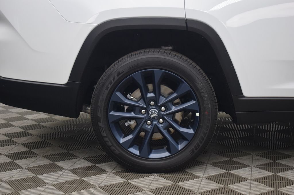 New 2026 Bright White Clear-Coat Exterior Paint Jeep Limited image 10
