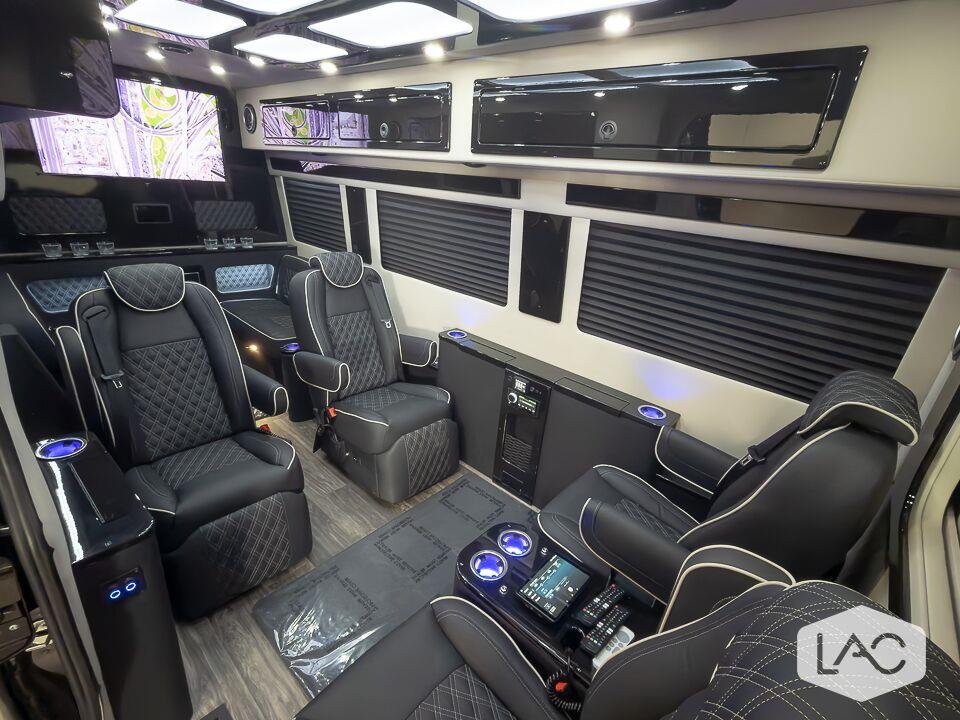 New 2027 BLACK OGV LUXURY COACH 170EXT image 18