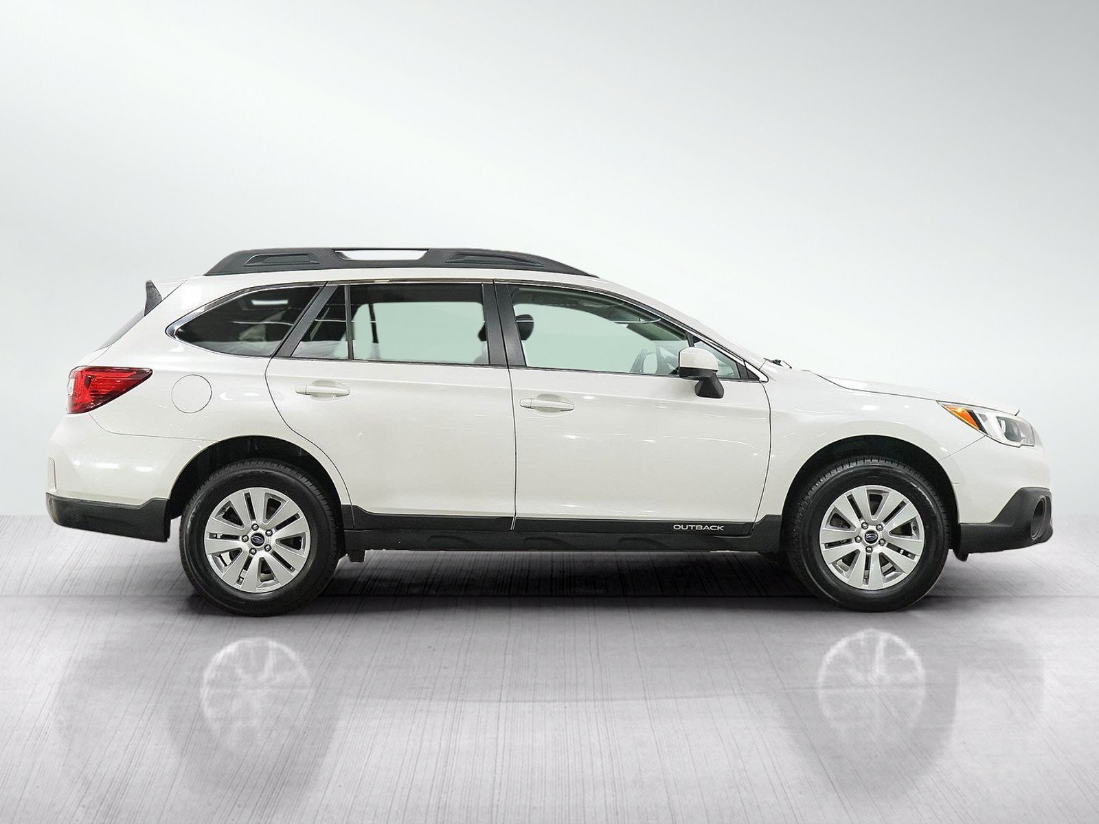 Used 2016 Crystal White Pearl Subaru 2.5i Premium image 6