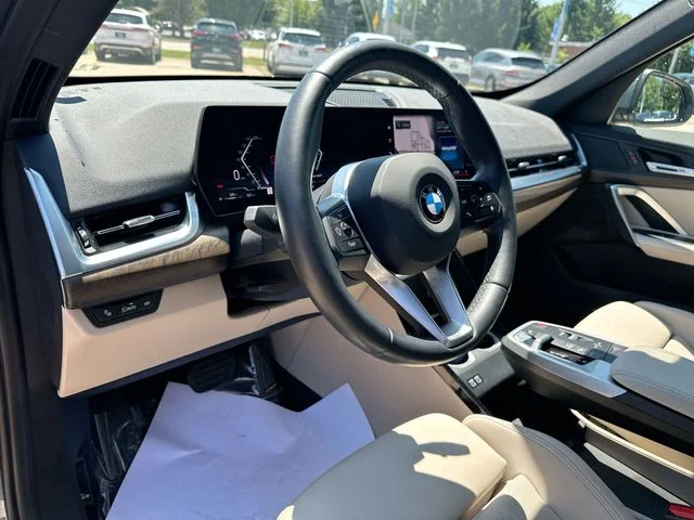 Used 2023 Green BMW xDrive28i image 12