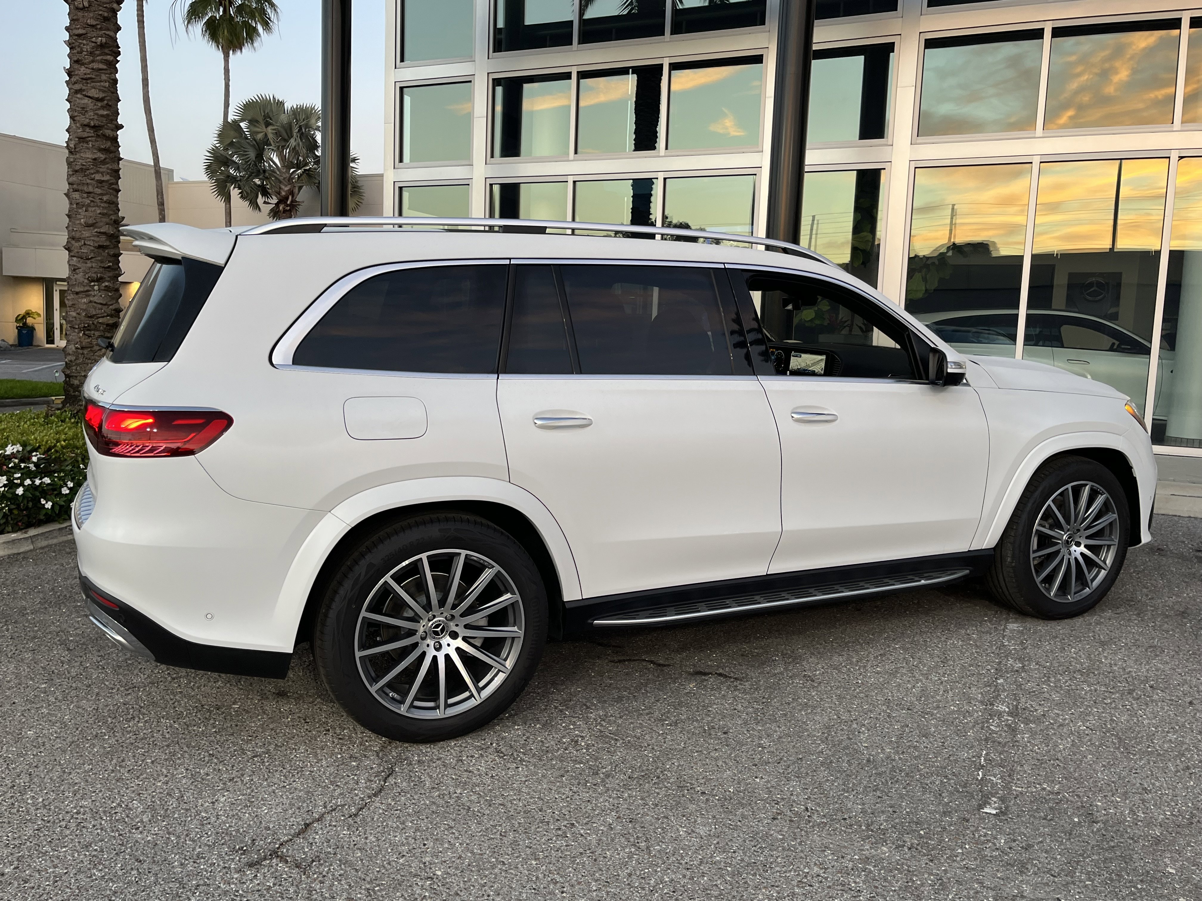 New 2026 MANUFAKTUR Moonlight White Magno Mercedes-Benz GLS 580 image 41