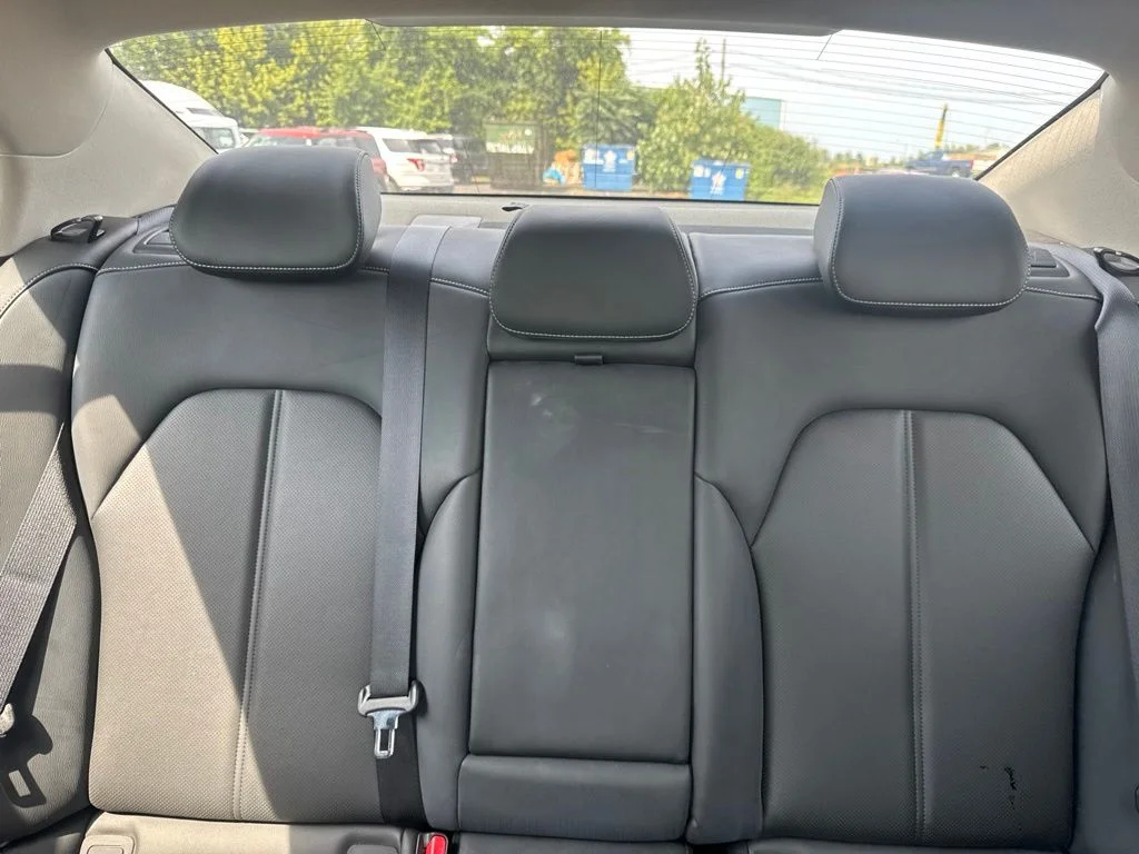 2025 GENESIS G70 Standard - Photo 28