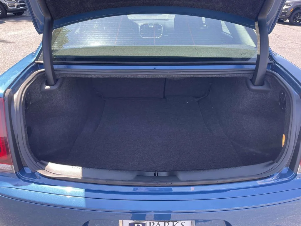 Certified Used 2022  Chrysler Touring image 37