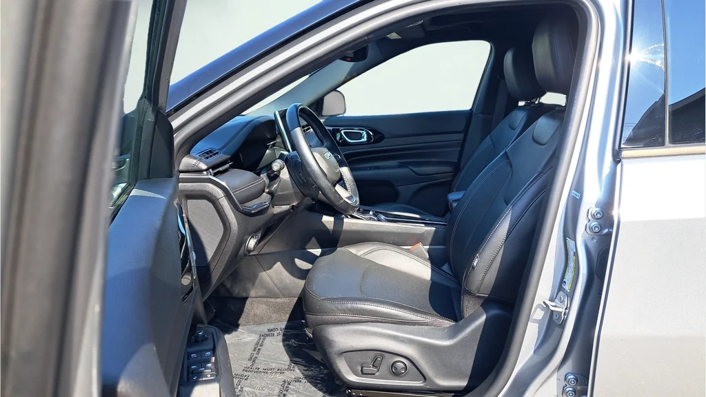 Used 2022 Silver Jeep Limited image 10
