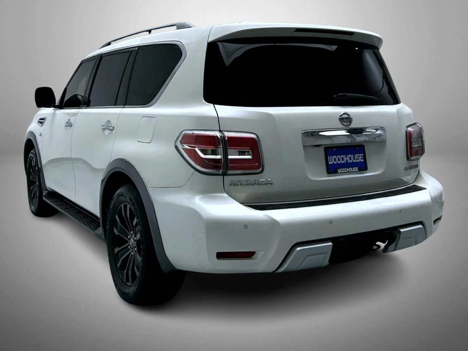 Used 2018 White Nissan Platinum image 7