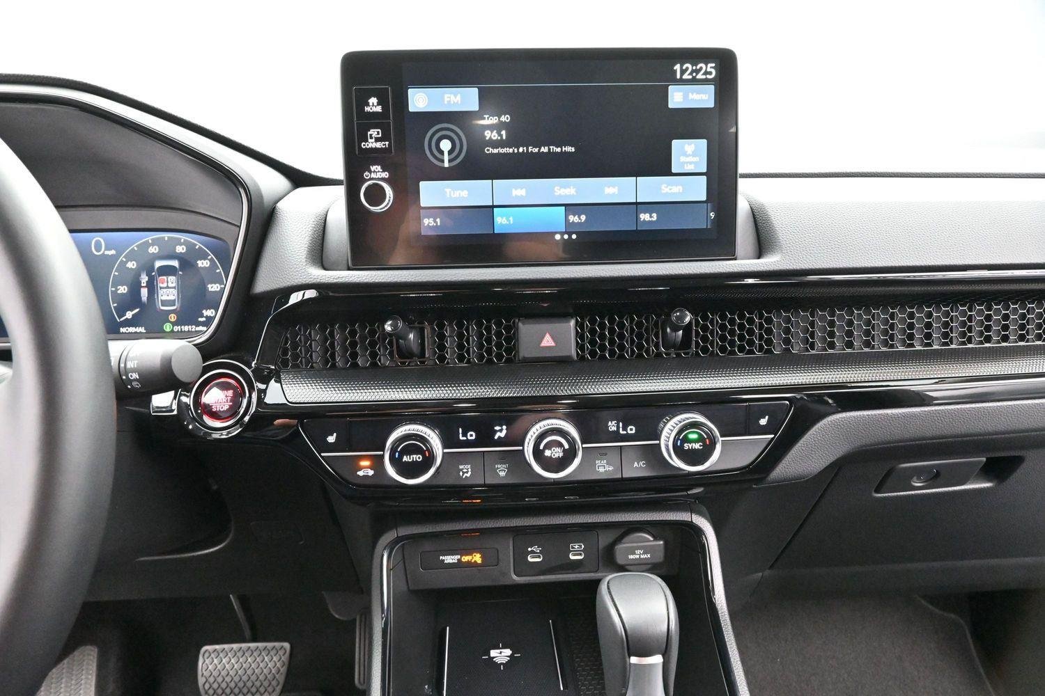 Used 2025 Gray Chrysler Select image 18