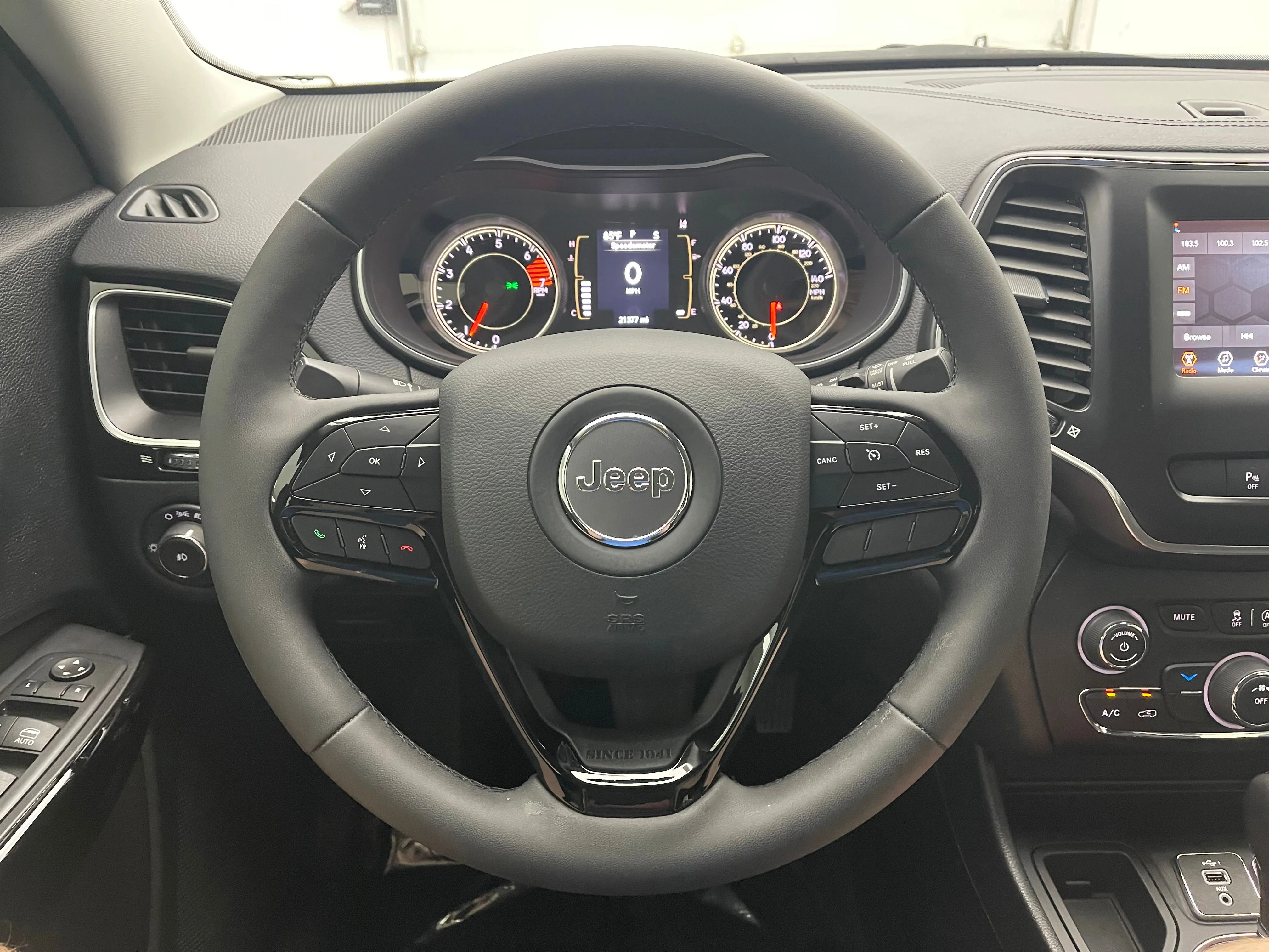 Used 2021 Velvet Red Pearlcoat Jeep Latitude Plus image 18
