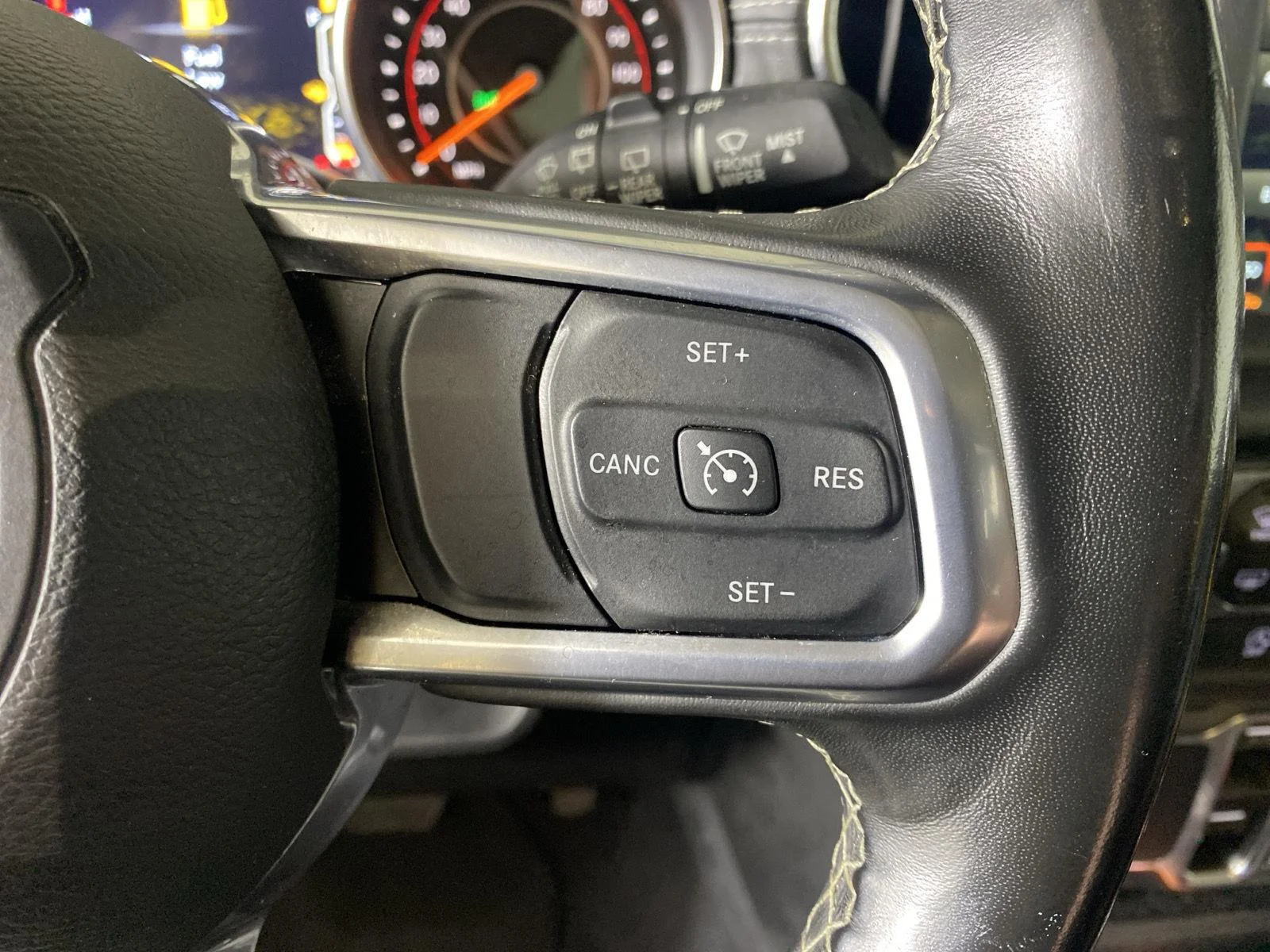 Used 2019 Hellayella Jeep Sahara image 18