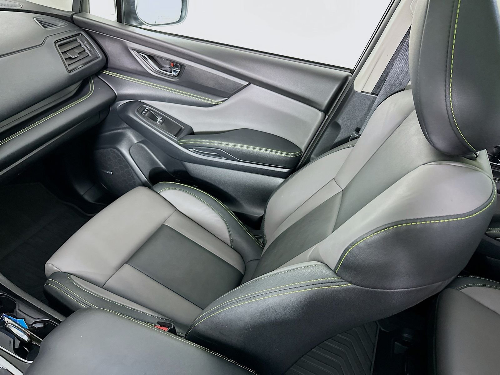 Used 2023 Crystal White Pearl Subaru Onyx Edition image 25