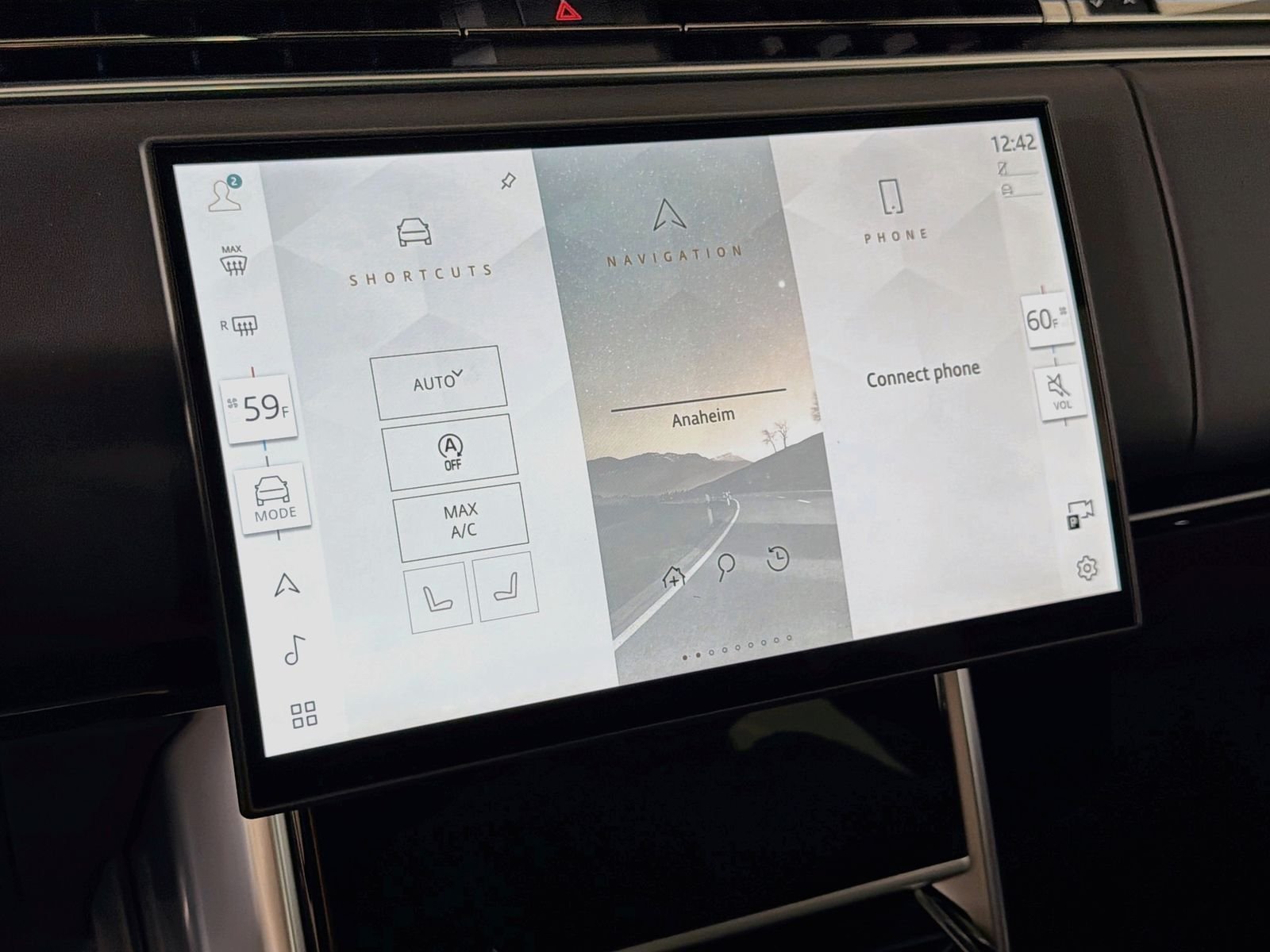 New 2026 Fuji White LAND ROVER SE 7 Seats image 18