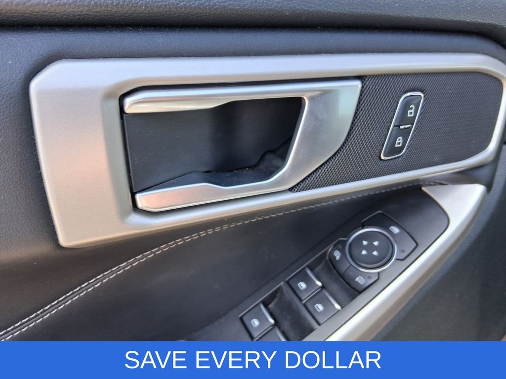 Used 2023 Silver Ford XLT image 12