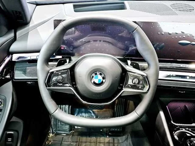 Certified Used 2025 Oxide Grey Met BMW xDrive image 11