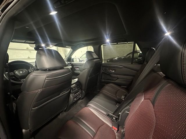 2025 Honda Pilot Black Edition - Photo 15