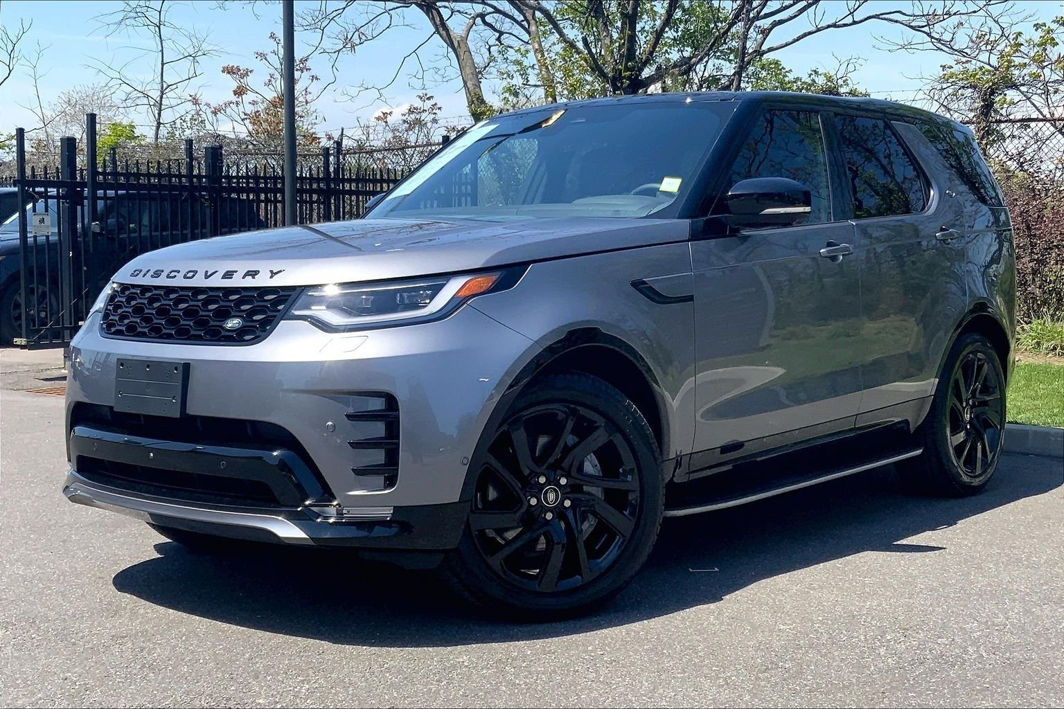 2025 Land Rover Discovery P300 Dynamic SE's photo