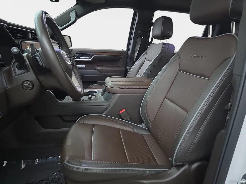 Used 2024 White GMC Denali image 17