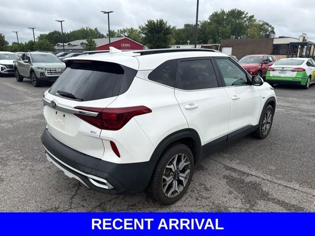 Used 2021 White Kia EX image 21