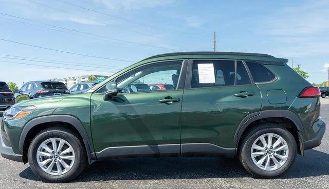 Used 2023  Toyota LE image 9
